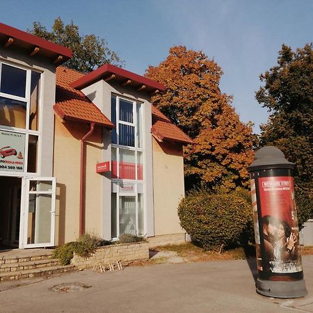 Apartman Pri Parku Sered' Exteriér fotografie