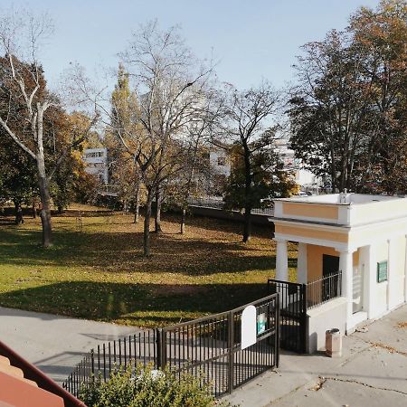 Apartman Pri Parku Sered' Exteriér fotografie
