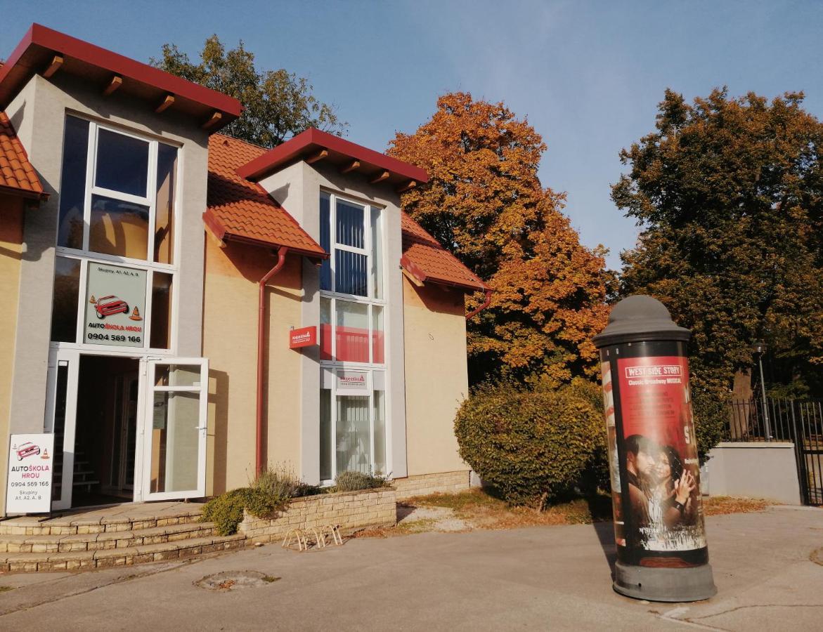 Apartman Pri Parku Sered' Exteriér fotografie